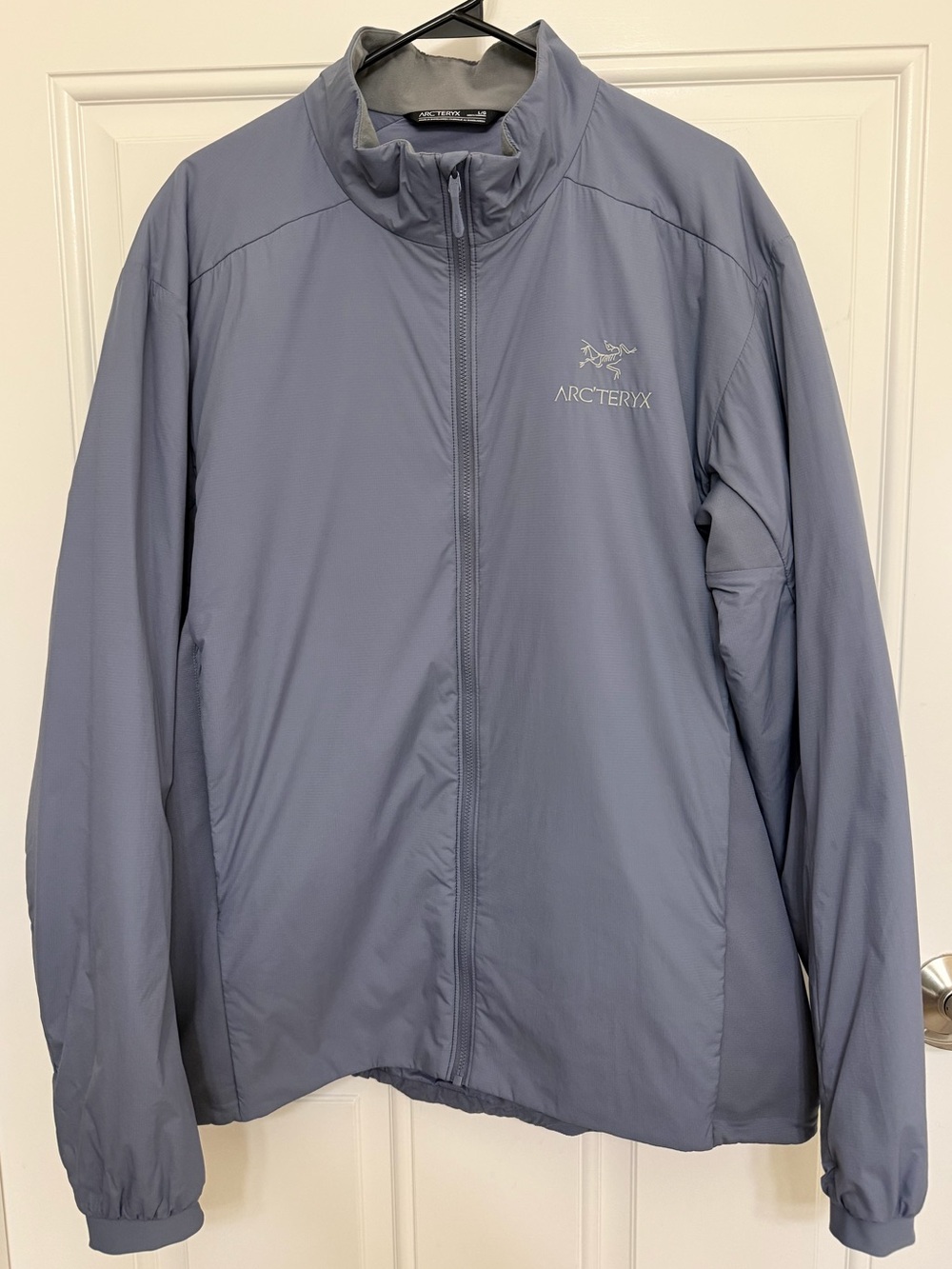 Arc'teryx Men's Atom Jacket Stratus Large